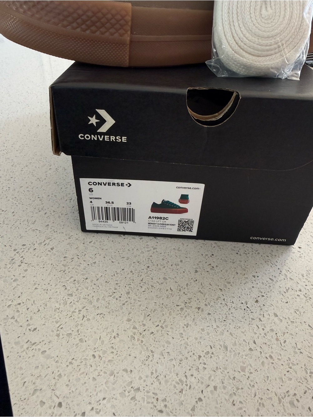 Converse - Picture 2 of 8